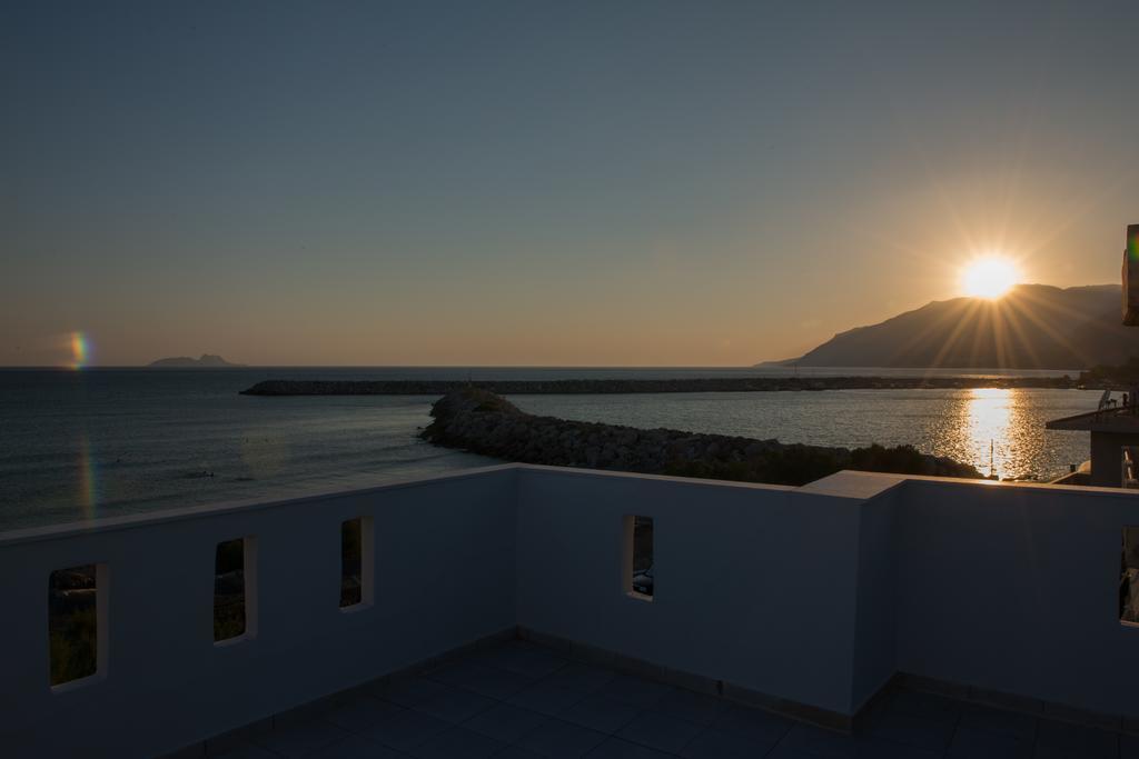 Golden Sun Lägenhet Kokkinos Pirgos Exteriör bild